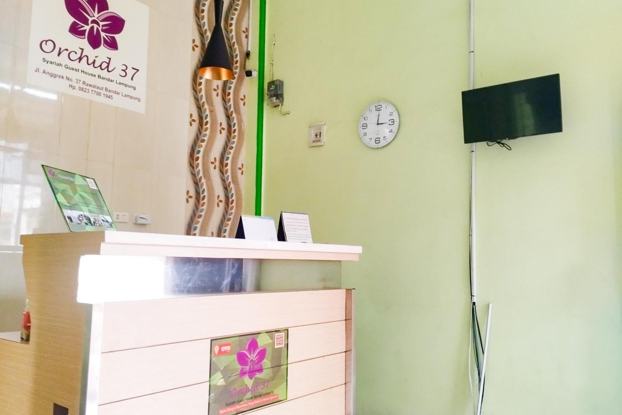 Reddoorz Syariah At Shakira Alesha Enggal Hotel Bandar Lampung Kültér fotó