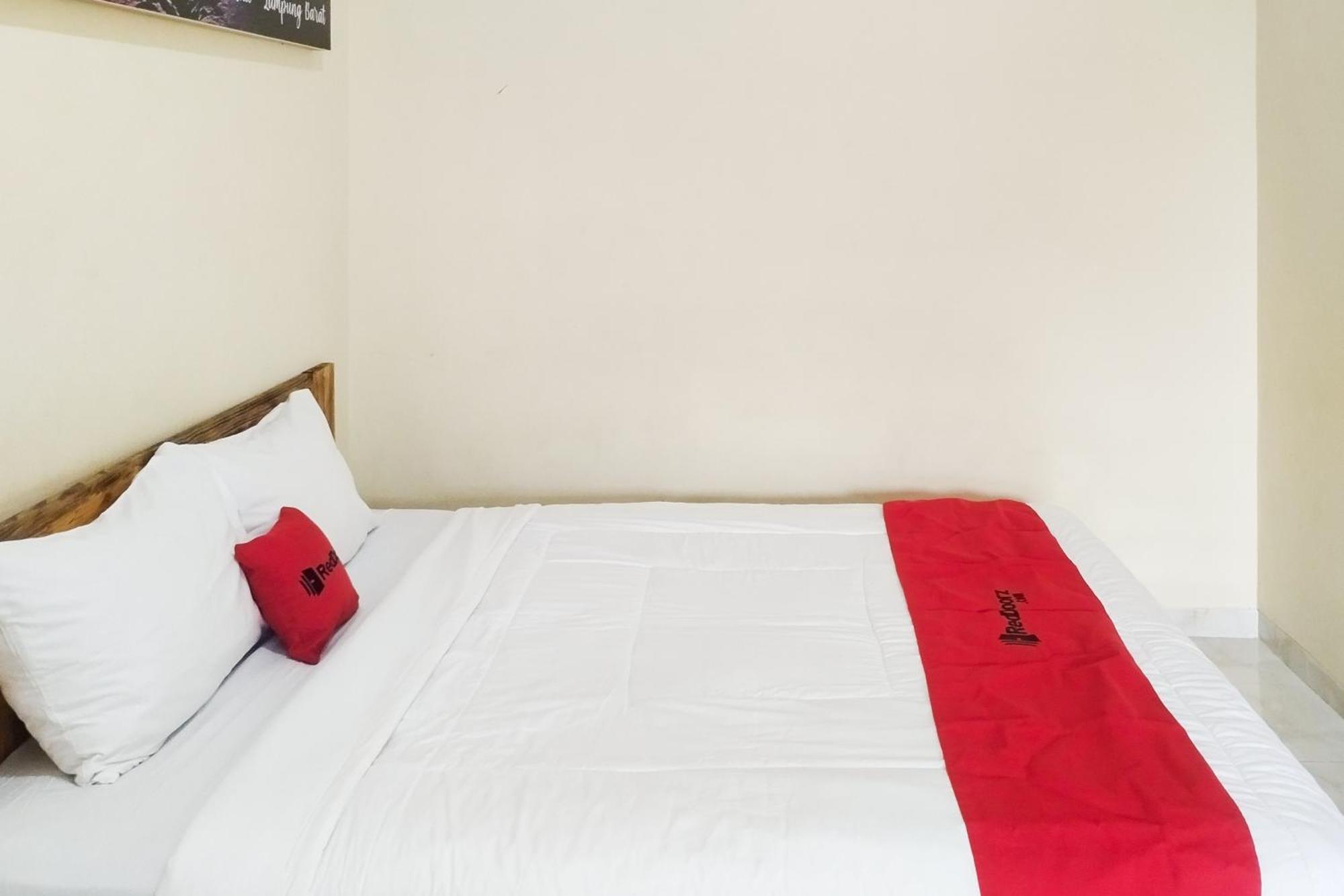 Reddoorz Syariah At Shakira Alesha Enggal Hotel Bandar Lampung Kültér fotó