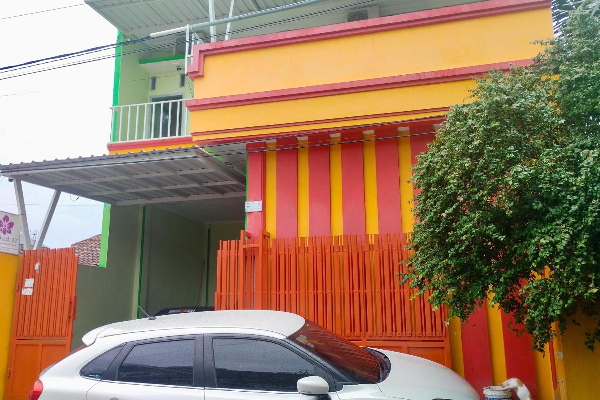 Reddoorz Syariah At Shakira Alesha Enggal Hotel Bandar Lampung Kültér fotó