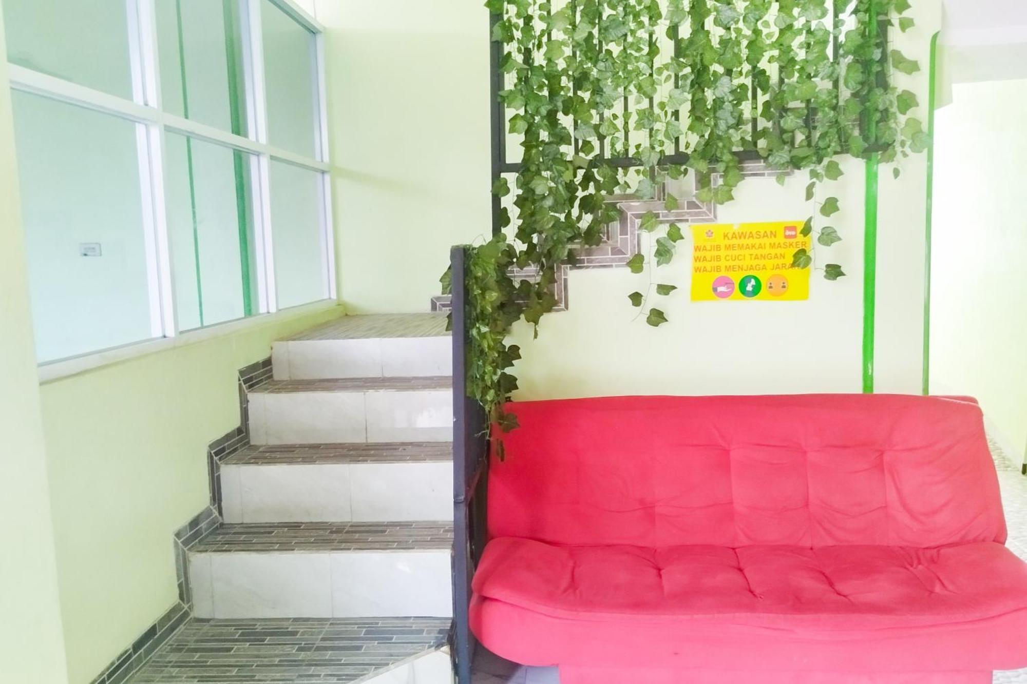 Reddoorz Syariah At Shakira Alesha Enggal Hotel Bandar Lampung Kültér fotó