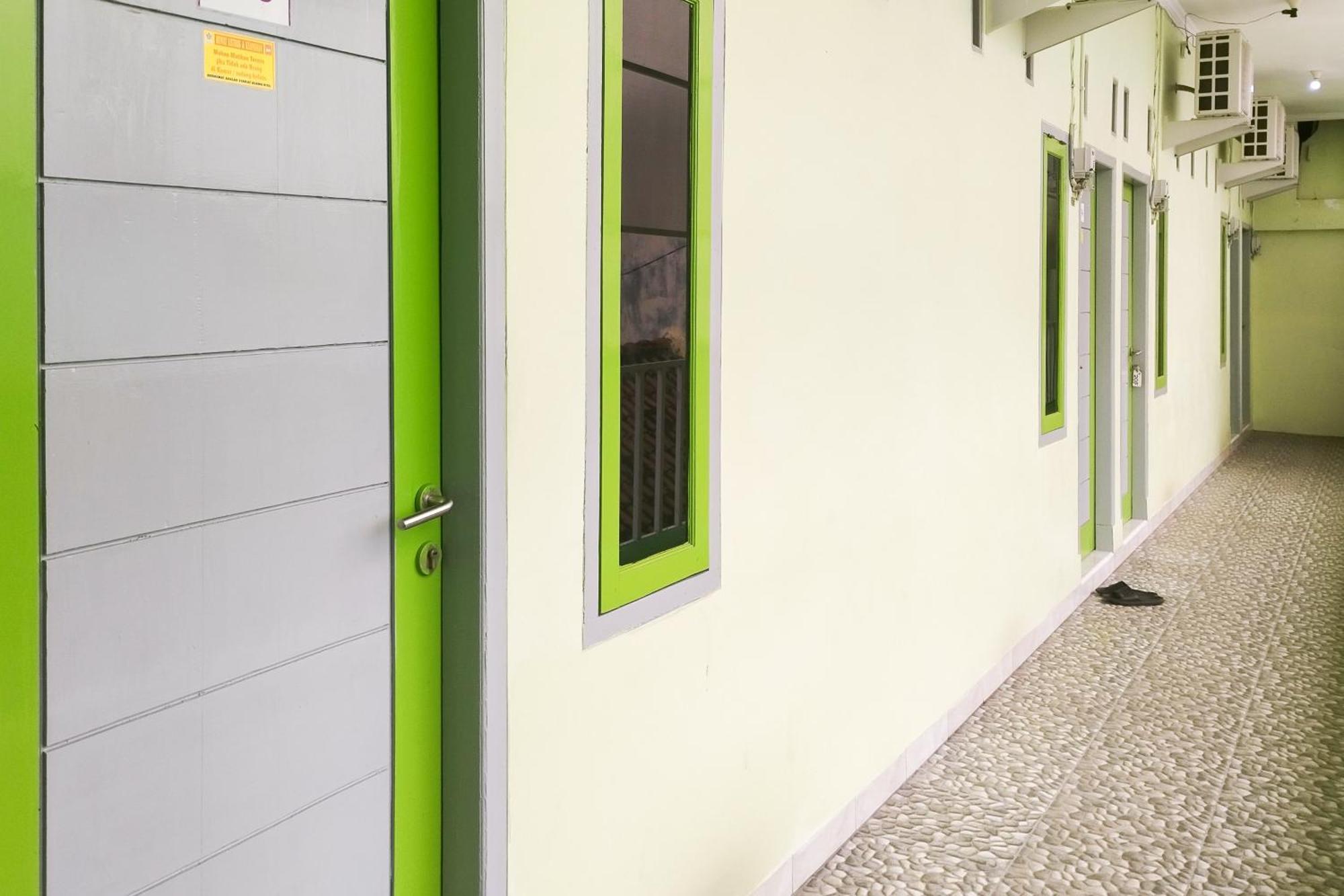 Reddoorz Syariah At Shakira Alesha Enggal Hotel Bandar Lampung Kültér fotó
