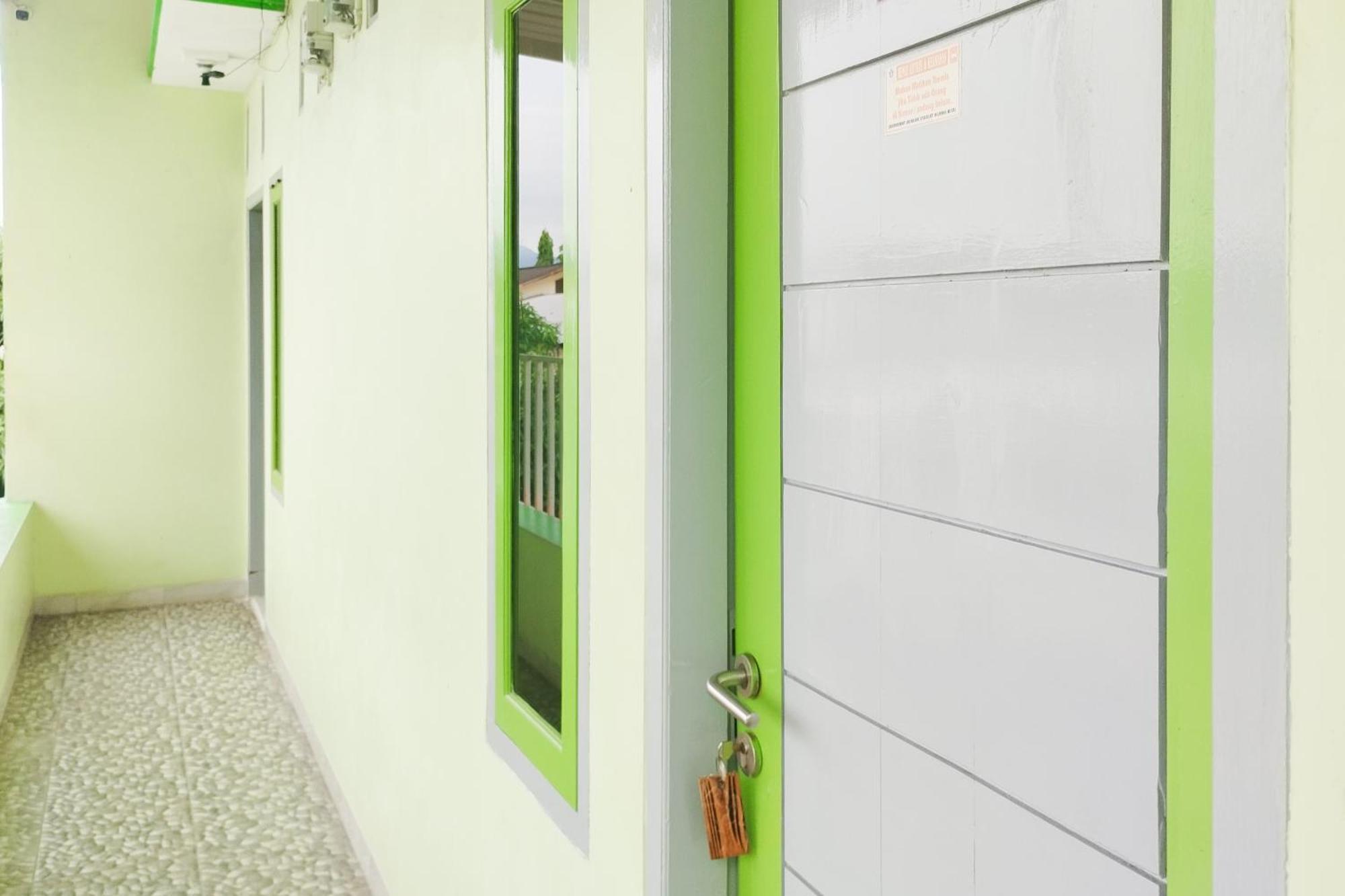 Reddoorz Syariah At Shakira Alesha Enggal Hotel Bandar Lampung Kültér fotó