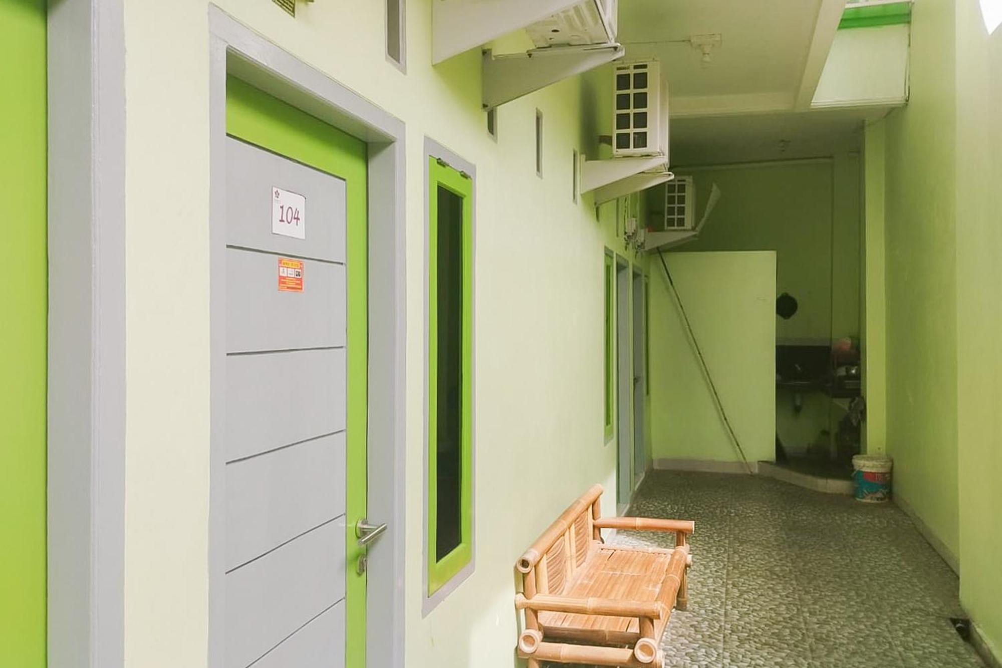Reddoorz Syariah At Shakira Alesha Enggal Hotel Bandar Lampung Kültér fotó